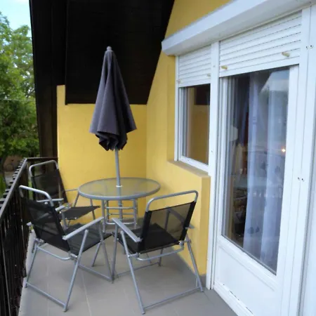4 Apartment Balatonbereny