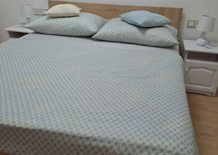 Apartament 4 *